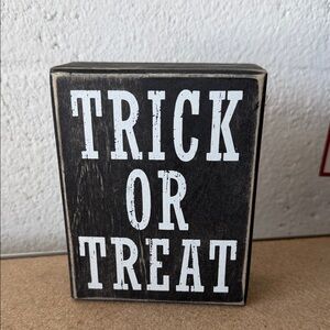 Marshalls Black and White Trick or Treat Sign